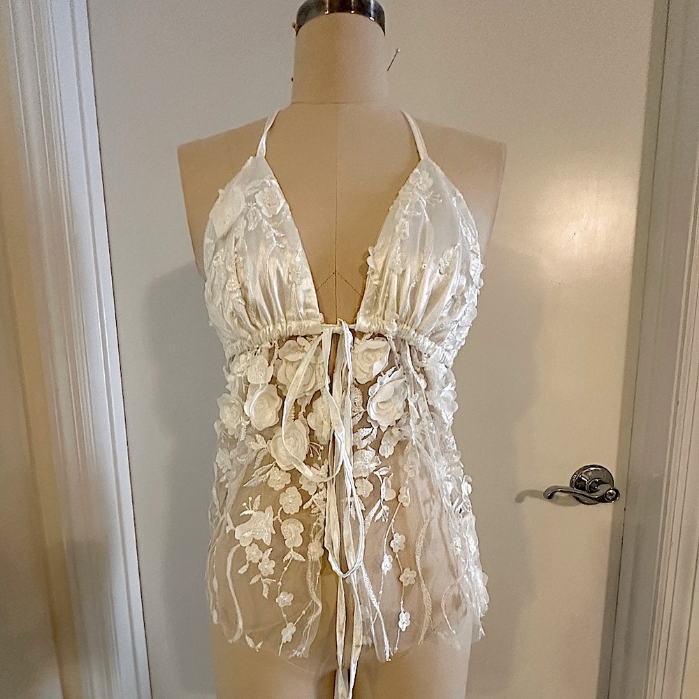 3D Flowers Mesh Top White